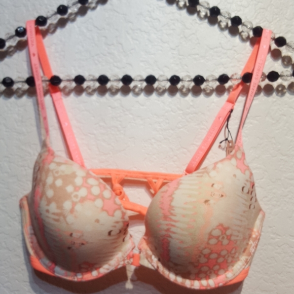 Victoria's Secret Other - Victoria's secret front close push up 34C